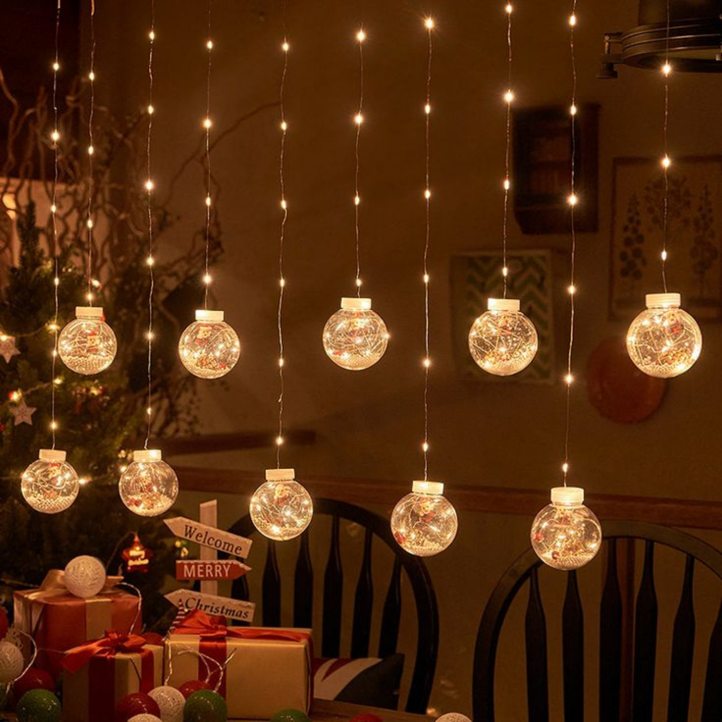 MagicLights Santa - Novogodišnja LED zavesa sa svetlećim kuglama (Set sa 10 kugli)